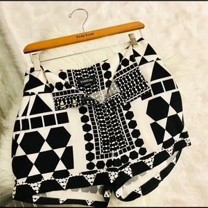 High-waisted patterned Bebe dress shorts